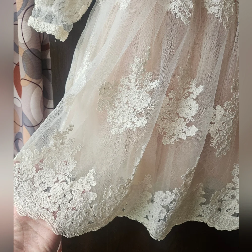 Elegant Lace Kid's Dress with Sheer Sleeves Size 4/5